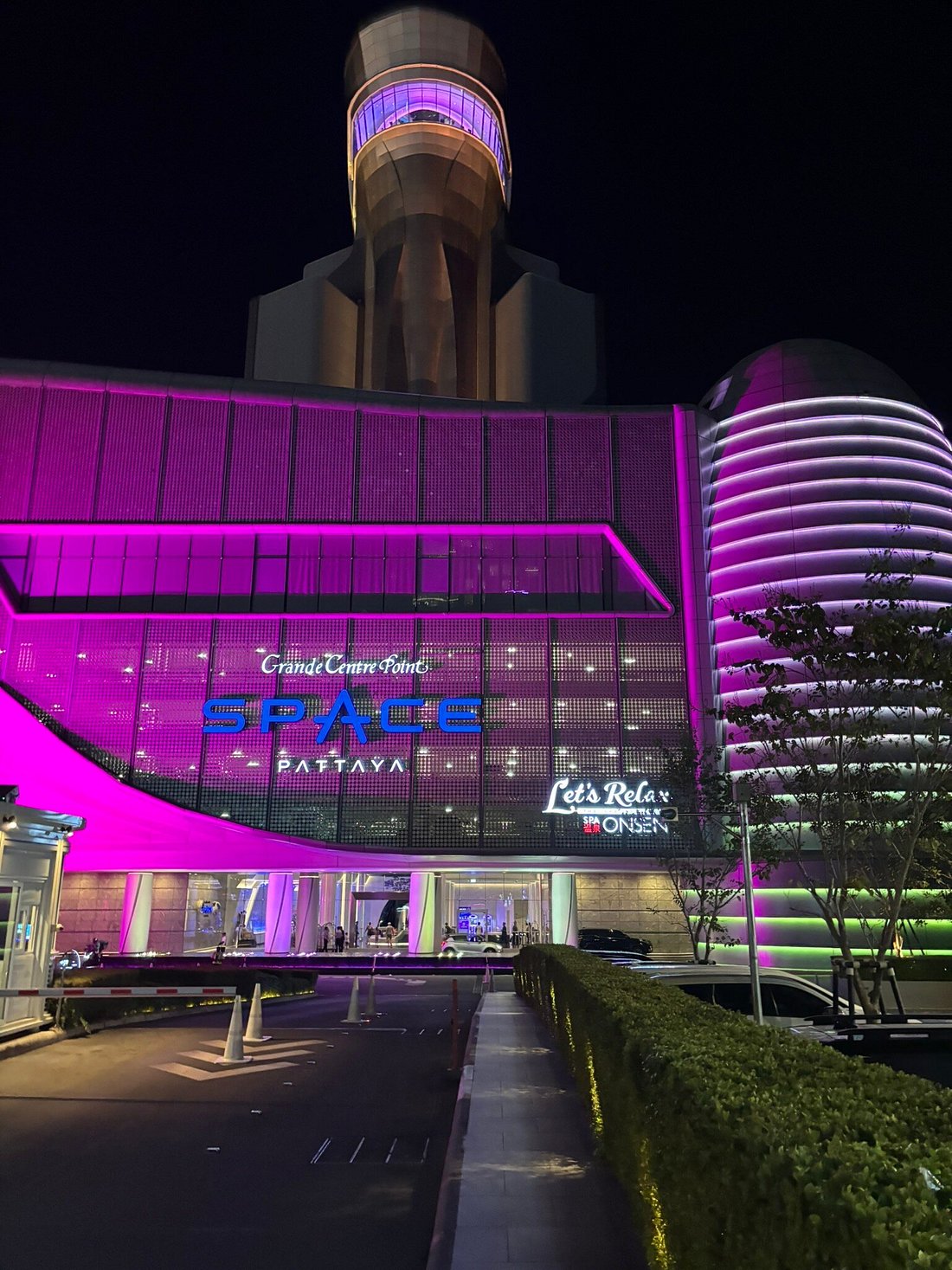 Circular kinetic facade panels at Grande Centre Point Space Pattaya